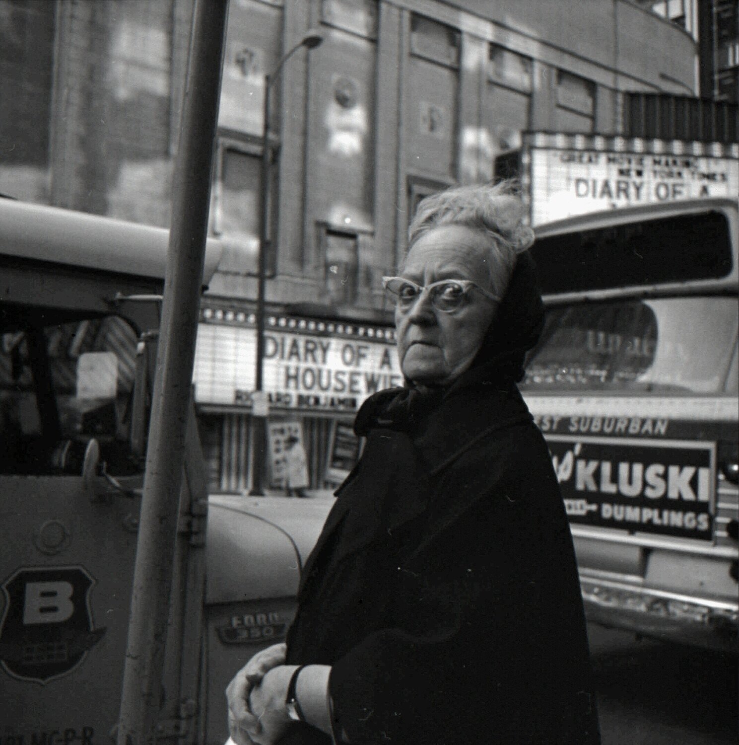 Old Woman with Glasses (VM1970W01639_2) Vivian Maier Fotografie zu verkaufen