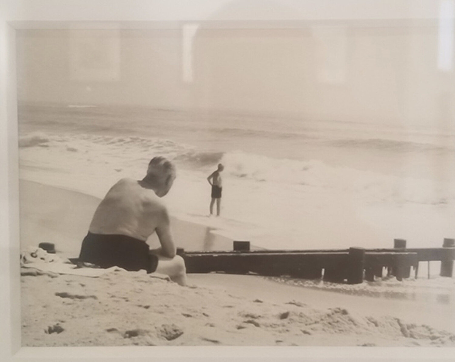 Untitled, n.d, Men on Beach Rare Lifetime print Vivian Maier Fotografie zu verkaufen