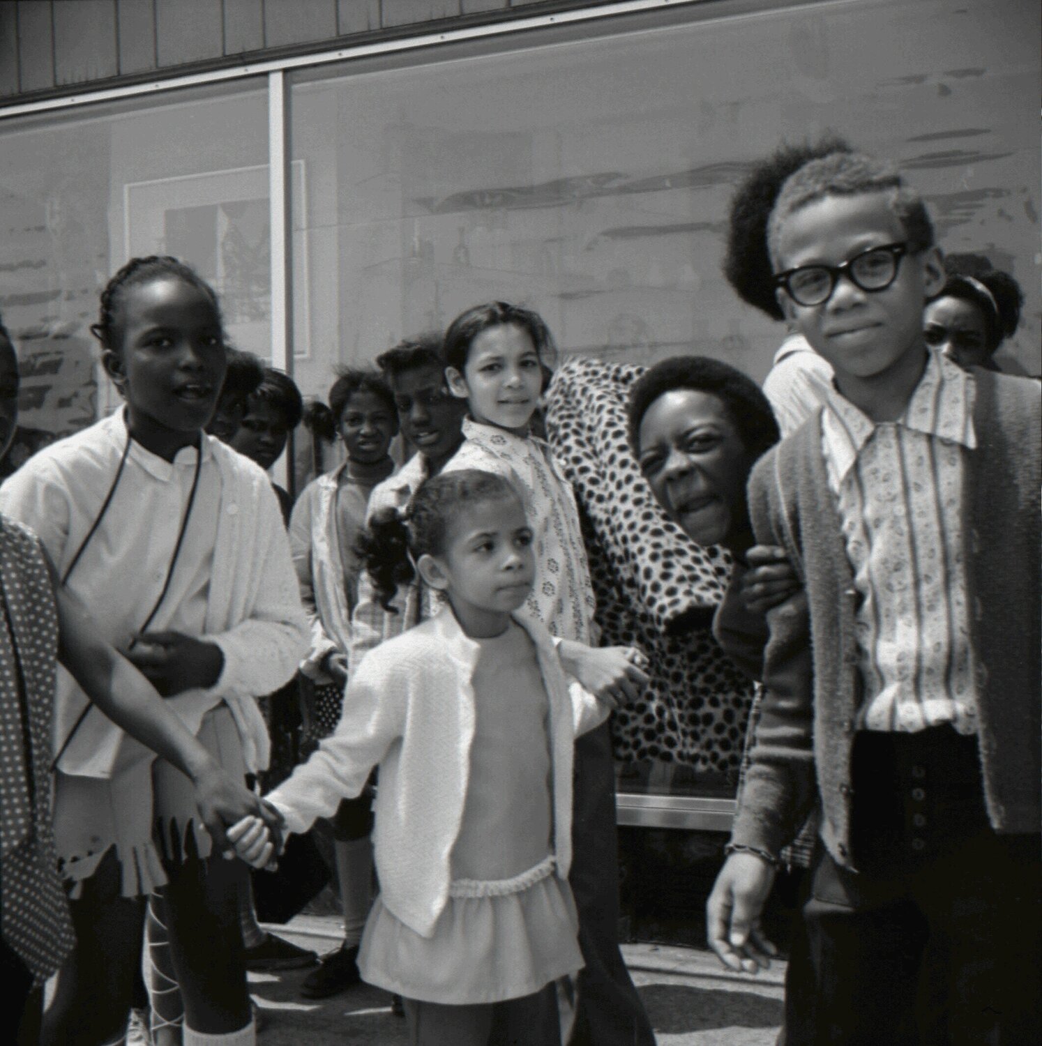 Group of Children (VM1971W01737_1) Vivian Maier Fotografie zu verkaufen