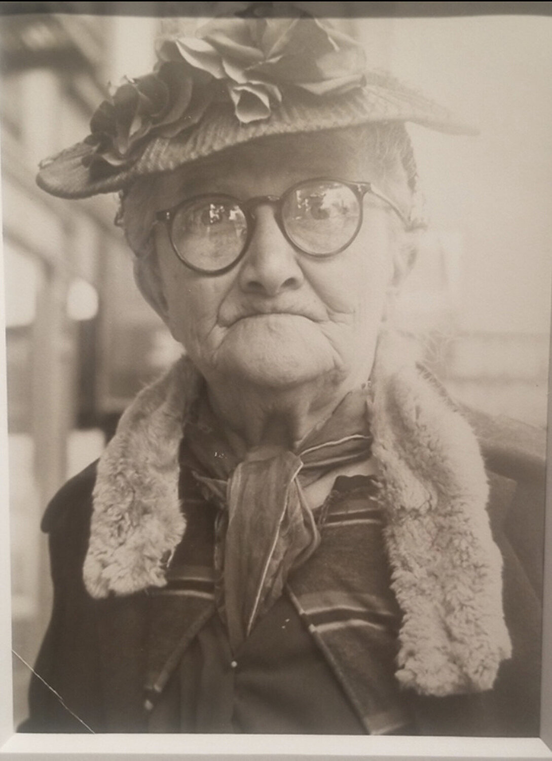 Untitled, n.d, Glasses and Hat Rare Lifetime Print Vivian Maier Fotografie zu verkaufen