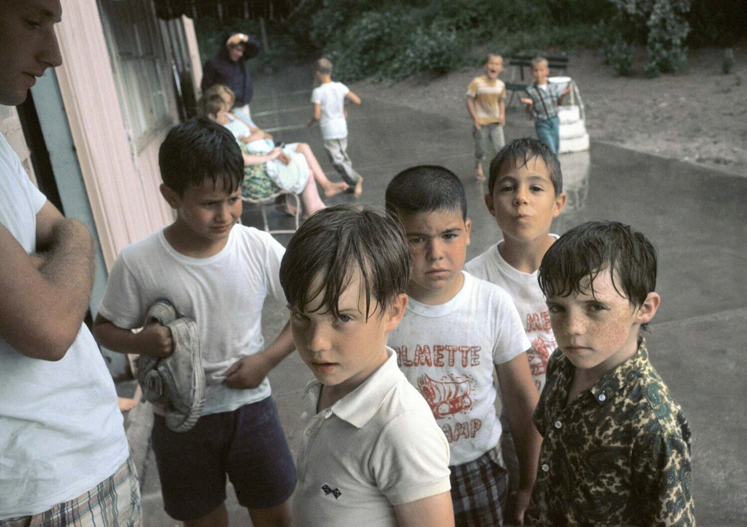 Group of Children (VM1967K05654) Vivian Maier Fotografie zu verkaufen
