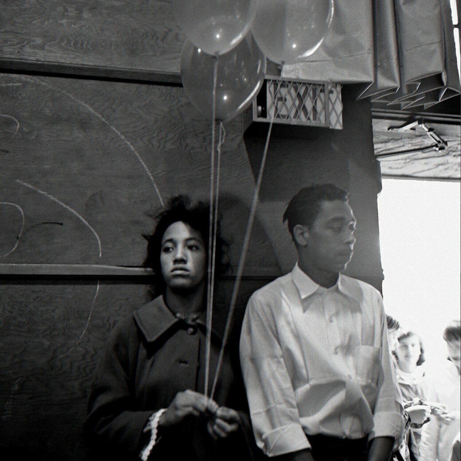 0115806- Couple with Balloons Vivian Maier Fotografie zu verkaufen