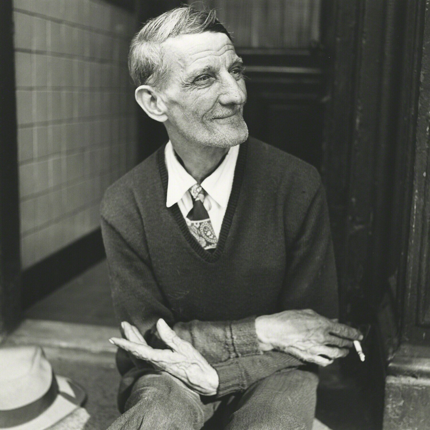 0131515 – Untitled, 1955 Man with Cigarette Vivian Maier Fotografie zu verkaufen