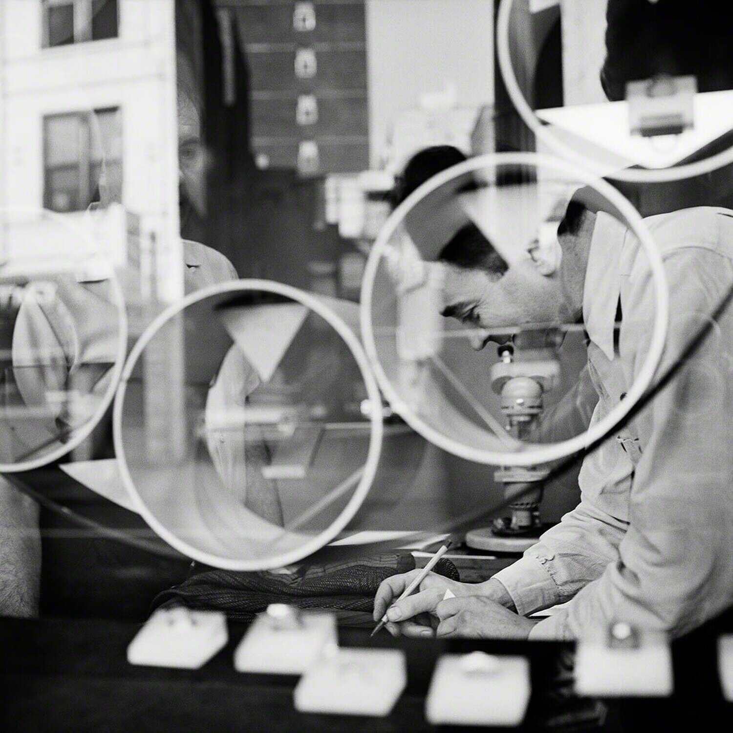 0117585, Jeweler Through Window Vivian Maier Fotografia in vendita