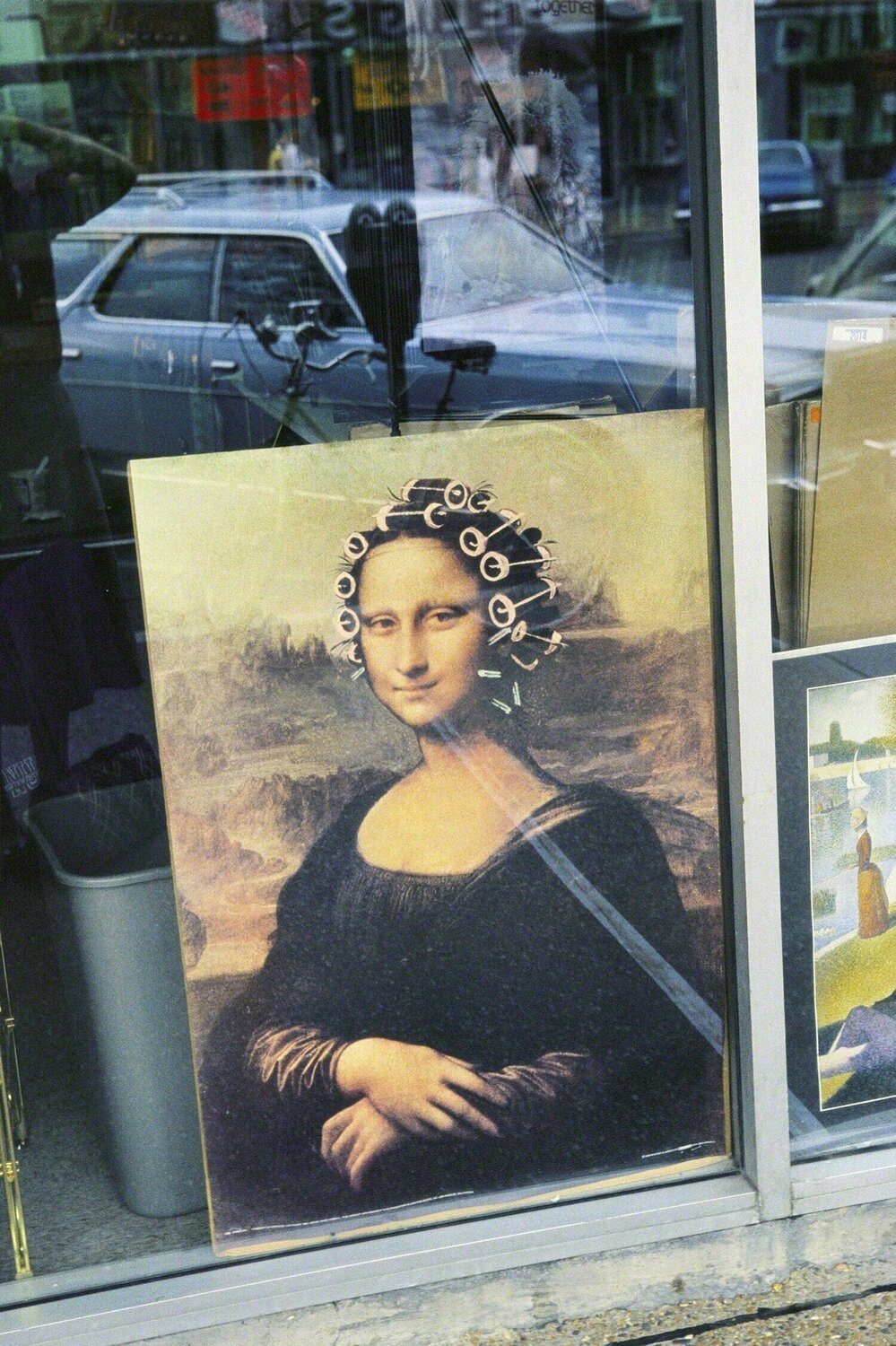 Mona Lisa Curlers (VM1977K04431-JUL77) Vivian Maier Fotografie zu verkaufen