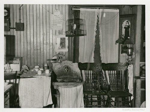 New York City Tenement Kitchen di Walker Evans, Fotografia in vendita su Singulart