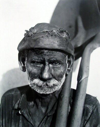 Coal Dock Worker, Havana di Walker Evans, Fotografia in vendita su Singulart