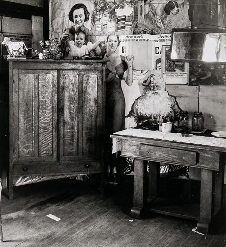 Coal Miner's House, Scotts Run, West Virginia (detail) di Walker Evans, Fotografia in vendita su Singulart
