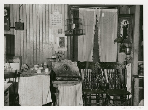 New York City Tenement Kitchen di Walker Evans, Fotografia in vendita su Singulart