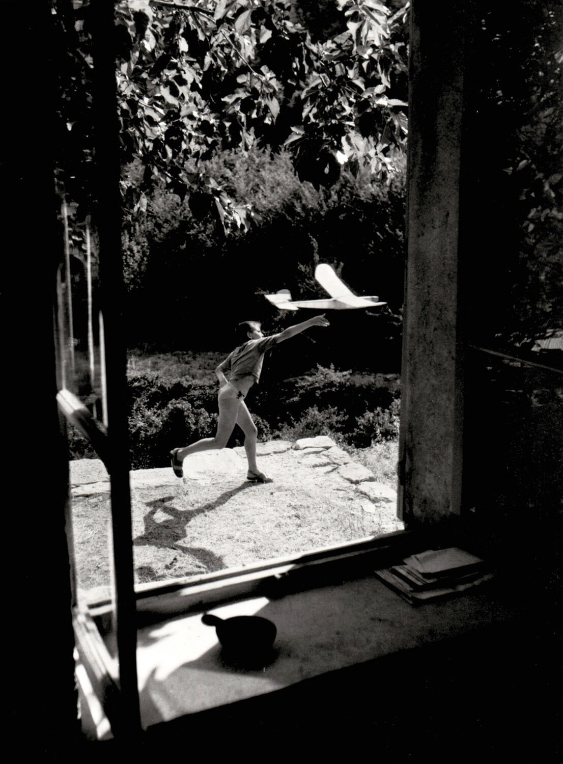 Vincent aéromodéliste, Gordes Willy Ronis Fotografie zu verkaufen