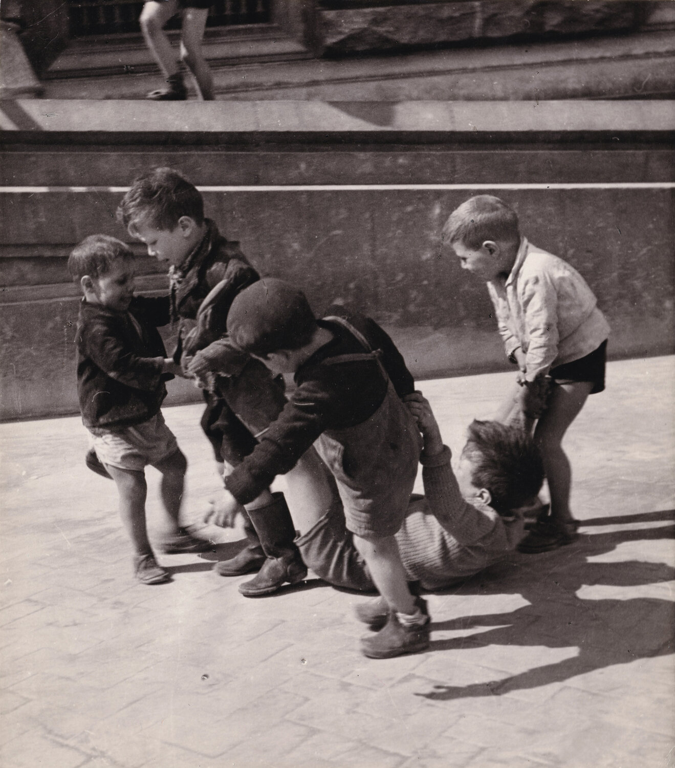 Petits Napolitains Willy Ronis Fotografia in vendita