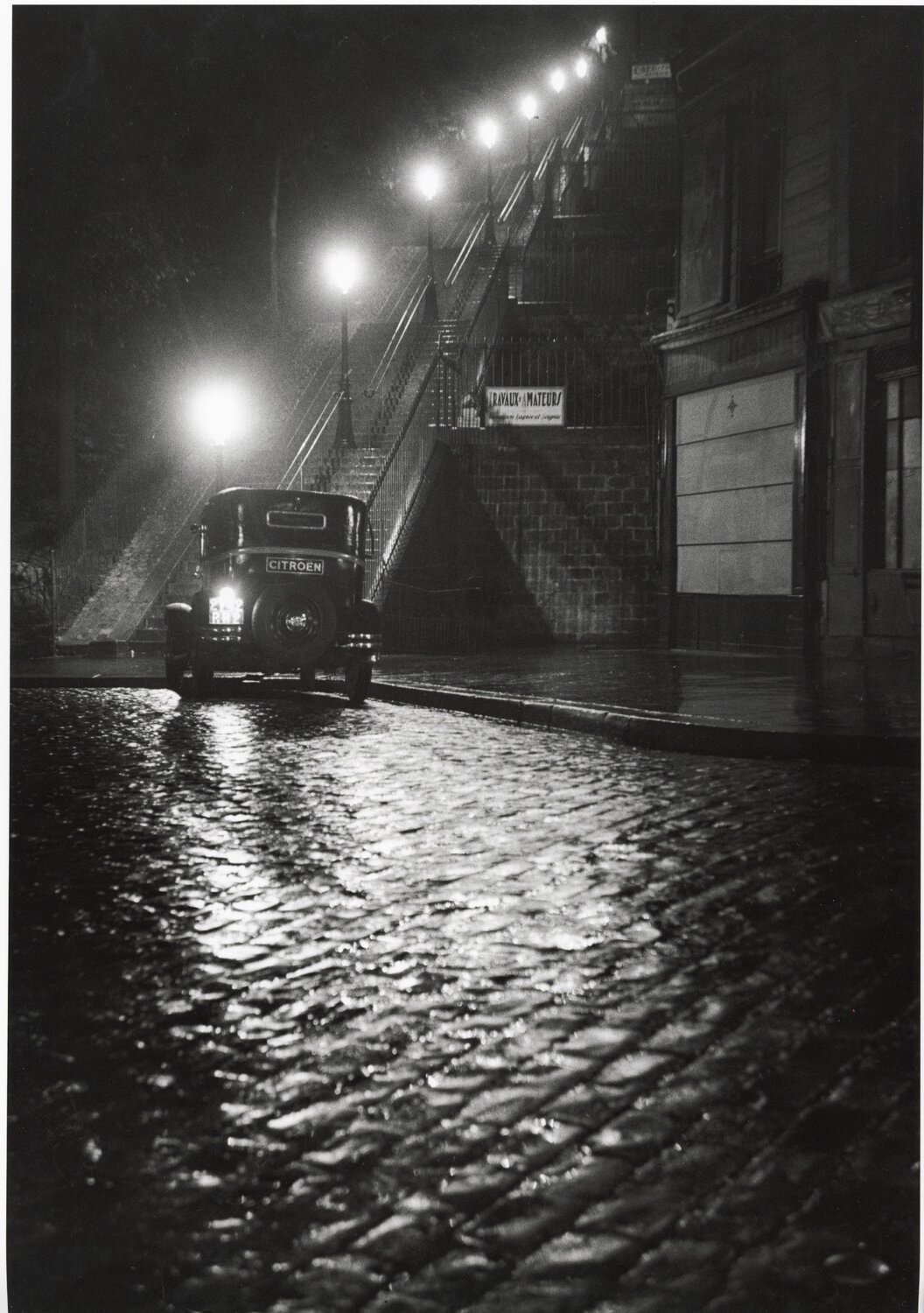 Rue Muller, Paris Willy Ronis Fotografia in vendita