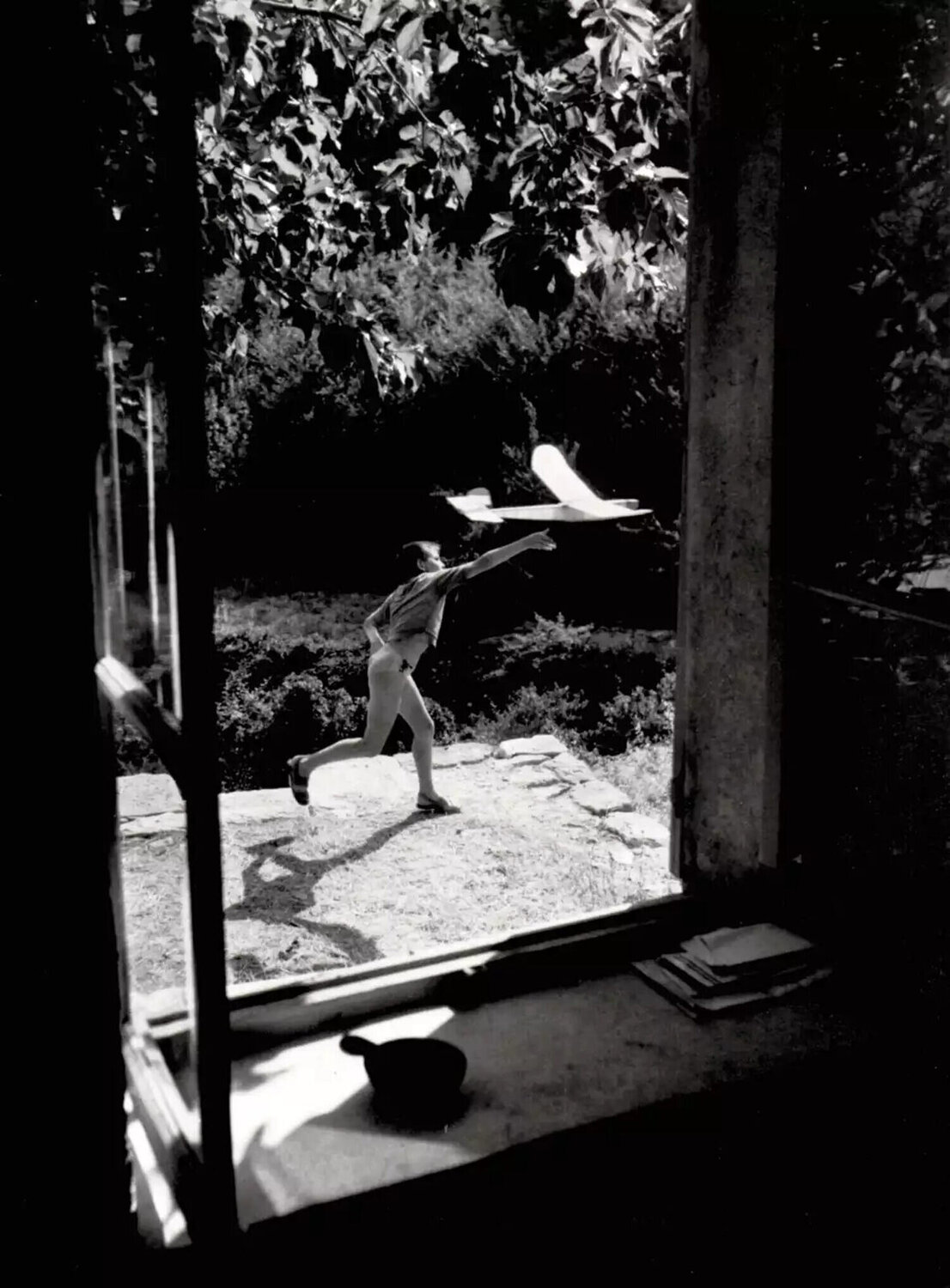 Vincent aéromodéliste, Gordes Willy Ronis Fotografie zu verkaufen