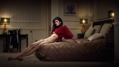 Hotel, Moscow, Room 168 par Erwin Olaf, Photographie en vente sur Singulart