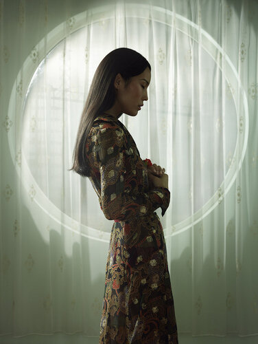 Shanghai Huai Hai 116 Portrait 02 par Erwin Olaf, Photographie en vente sur Singulart