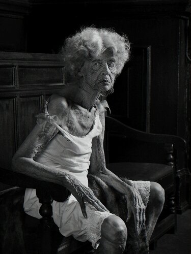 Berlin, Portait 08 - 10th of July van Erwin Olaf, Fotografie te koop op Singulart