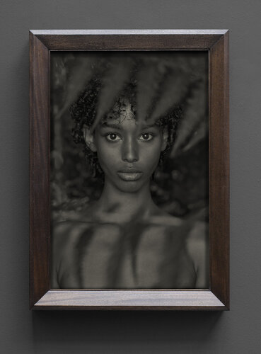 Im Wald, Portrait XII van Erwin Olaf, Fotografie te koop op Singulart