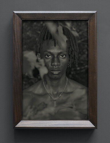 Im Wald, Portrait XV van Erwin Olaf, Fotografie te koop op Singulart