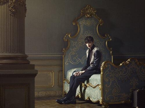 Grey Magazine 07 van Erwin Olaf, Fotografie te koop op Singulart