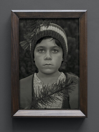 Im Wald, Portrait IX van Erwin Olaf, Fotografie te koop op Singulart