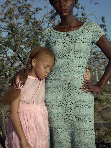 Palm Springs, The Kite, Double Portrait van Erwin Olaf, Fotografie te koop op Singulart