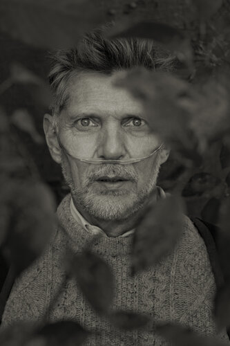 Im Wald Porträt XI B 2020 van Erwin Olaf, Fotografie te koop op Singulart