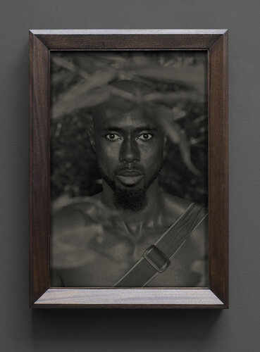 Im Wald, Portrait XIV van Erwin Olaf, Fotografie te koop op Singulart