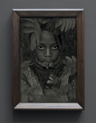 Im Wald, Portrait VI van Erwin Olaf, Fotografie te koop op Singulart