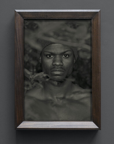 Im Wald, Portrait XIII van Erwin Olaf, Fotografie te koop op Singulart