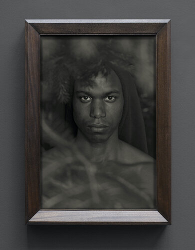 Im Wald, Portrait XVI van Erwin Olaf, Fotografie te koop op Singulart