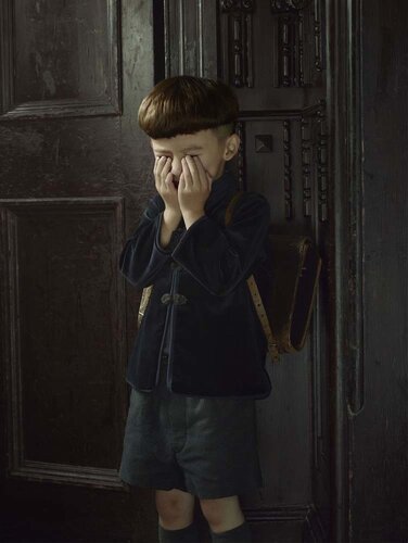 Shanghai Fu1088 The brother 01 (large) van Erwin Olaf, Fotografie te koop op Singulart