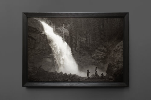 Im Wald, Am Wasserfall van Erwin Olaf, Fotografie te koop op Singulart