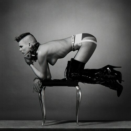 Squares, Piek on Phillipe Starck van Erwin Olaf, Fotografie te koop op Singulart