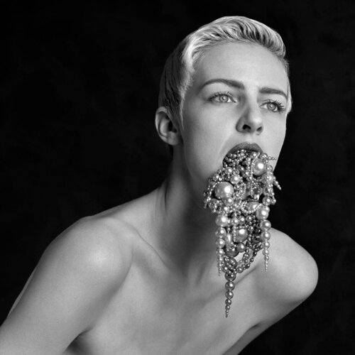 Pearls van Erwin Olaf, Fotografie te koop op Singulart