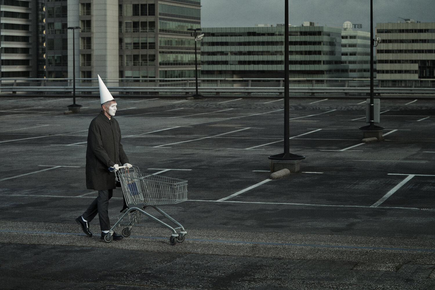 April Fool 09.45 AM Erwin Olaf Fotografia in vendita
