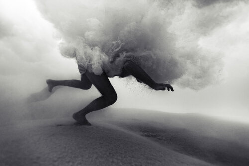 Surf under the waves von Enric Gener, Fotografie kaufen auf Singulart