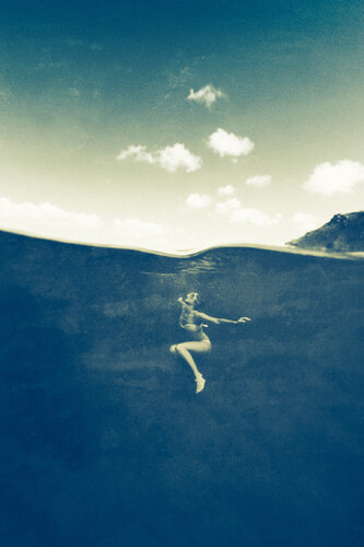 Freedive at the anchor di Enric Gener, Fotografia in vendita su Singulart