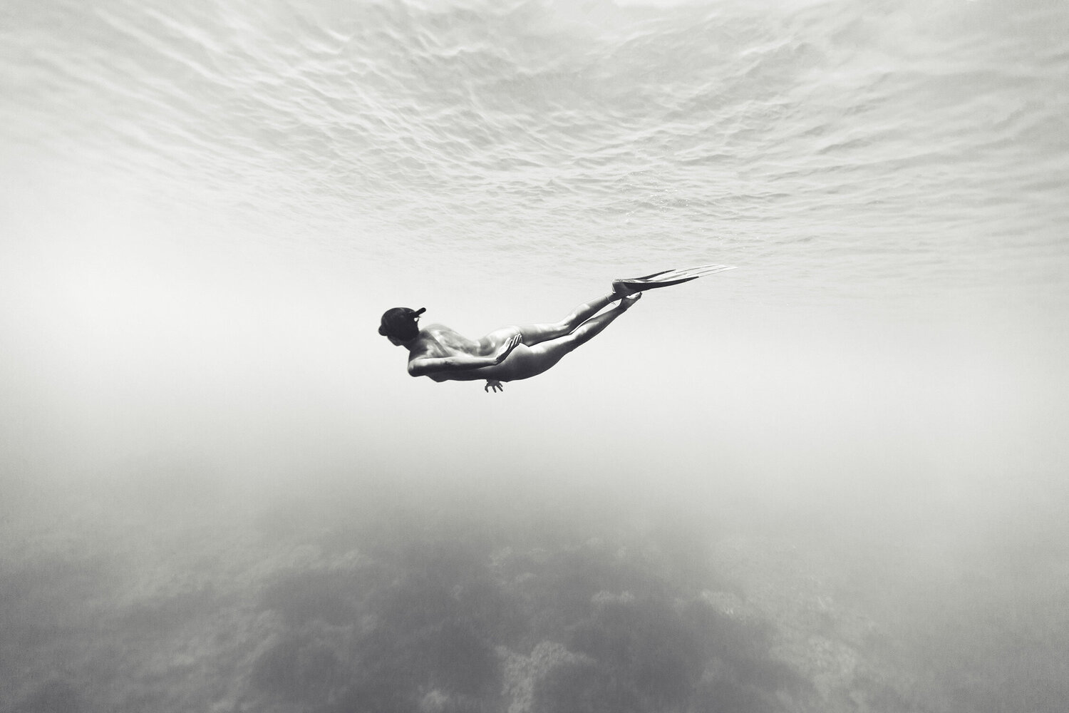Freediving over sand Enric Gener