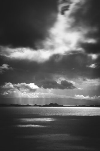 Moonlight Over Rona di Lynne Douglas, Fotografia in vendita su Singulart