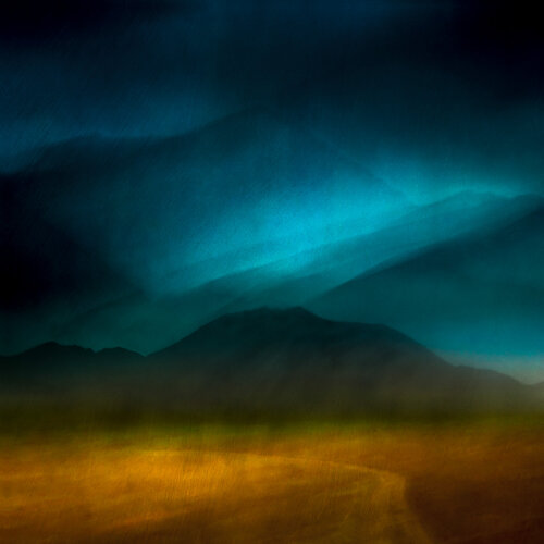 Mountain Light by Lynne Douglas, 사진 for Sale on Singulart