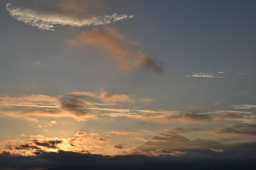The Preaching of Mount Fuji de Anatoliy Anshin, Fotografía a la venta en Singulart