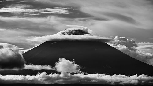 Fuji and the Elements 3 di Anatoliy Anshin, Fotografia in vendita su Singulart