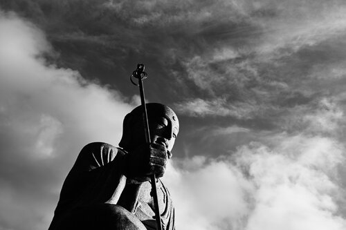 Rejecting No One Who Comes, Restraining No One Who Leaves von Anatoliy Anshin, Fotografie kaufen auf Singulart