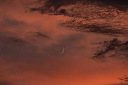 Summer Moon in Enoshima de Anatoliy Anshin, Fotografía a la venta en Singulart