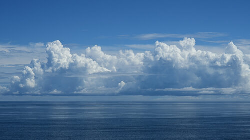 Cloud Over Sagami Bay 2 de Anatoliy Anshin, Fotografía a la venta en Singulart
