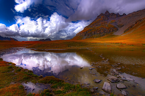 DESCENTE DE NUAGES AU PLAN DU LAC von jean-luc bohin, Fotografie kaufen auf Singulart
