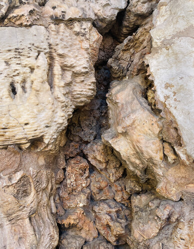 Erosion's Artistry par Leah Larisa Bunshaft, Photographie en vente sur Singulart
