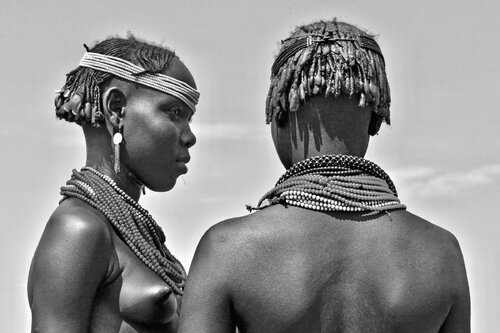 RAGAZZE ETIOPI (2B1Q6481) by Eugenio Tocchet, 사진 for Sale on Singulart