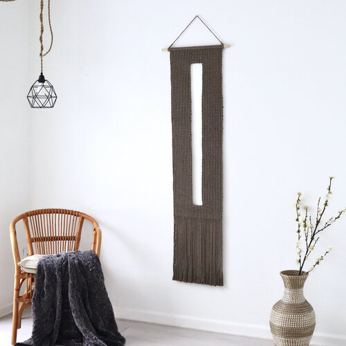 Keyhole Fiber Art Wall Hanging in Chestnut par Bharti Trivedi, Oeuvre textile en vente sur Singulart
