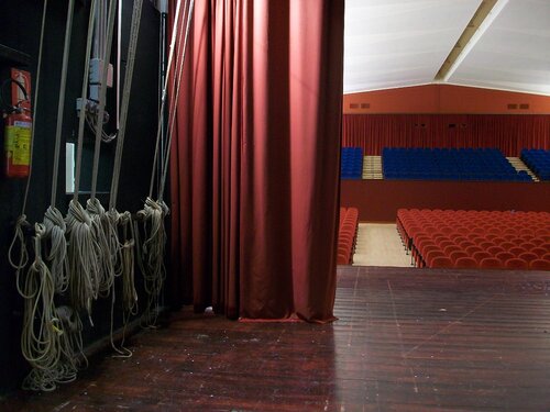Theater (Ship) von Akil L. Zani, Fotografie kaufen auf Singulart